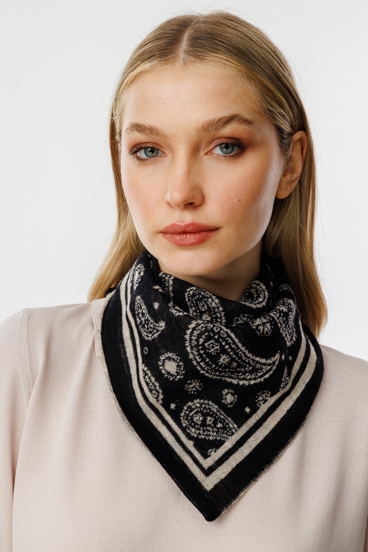 PATARA SQUARE FOULARD BLACK-BEIGE