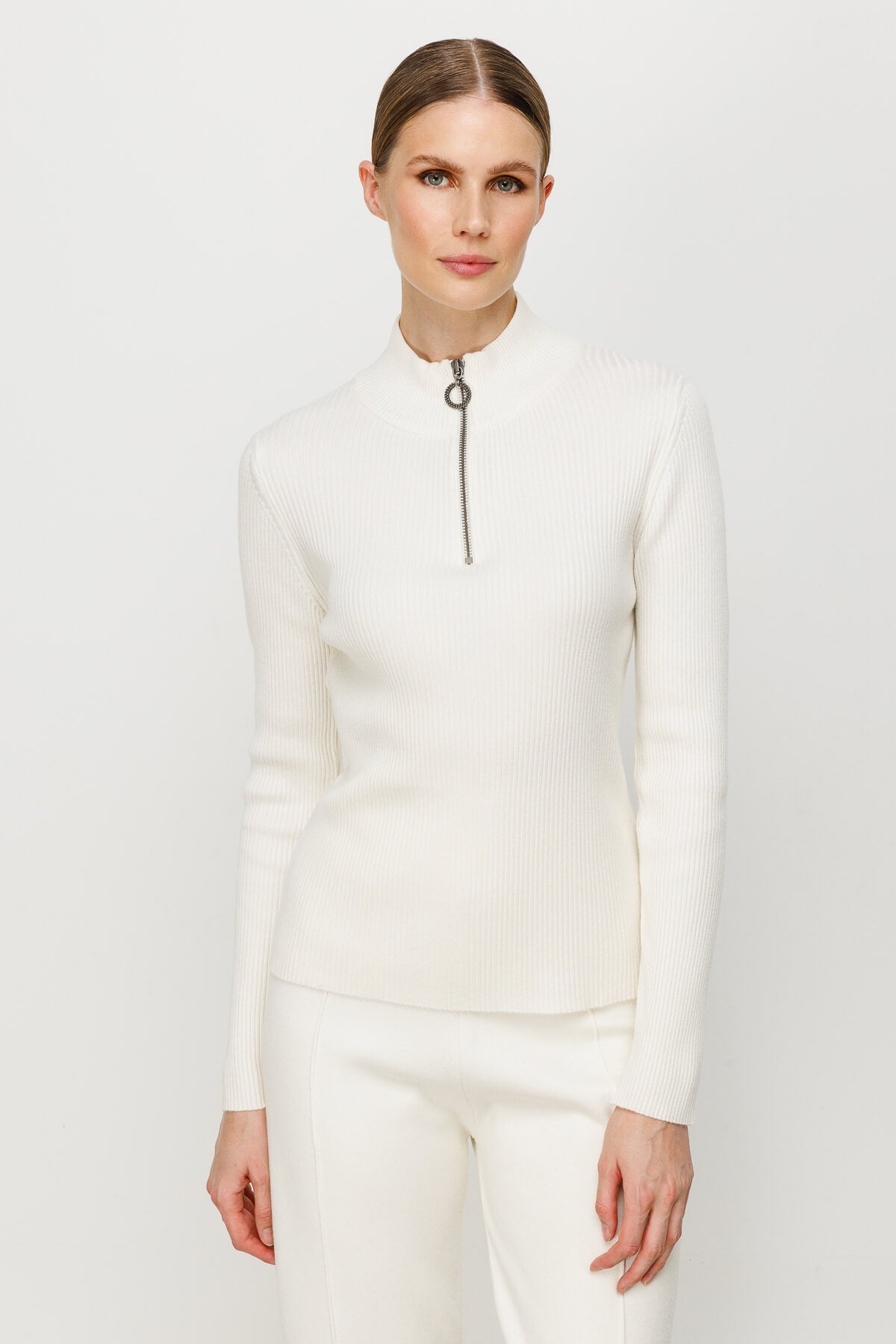 BASIC ZIPPERED TURTLENECK BLOUSE ECRU