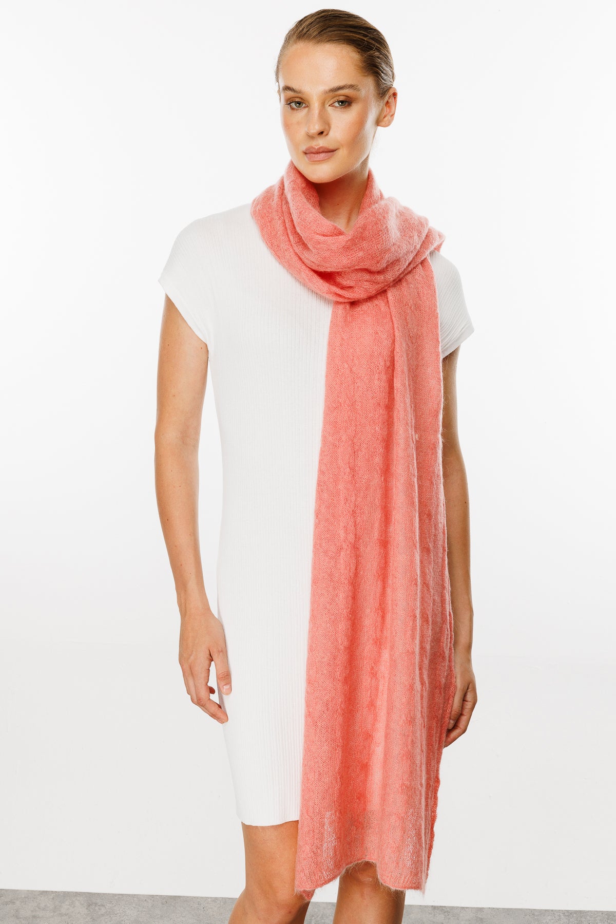 ARINNA SCARF PINK-CABLE KNIT