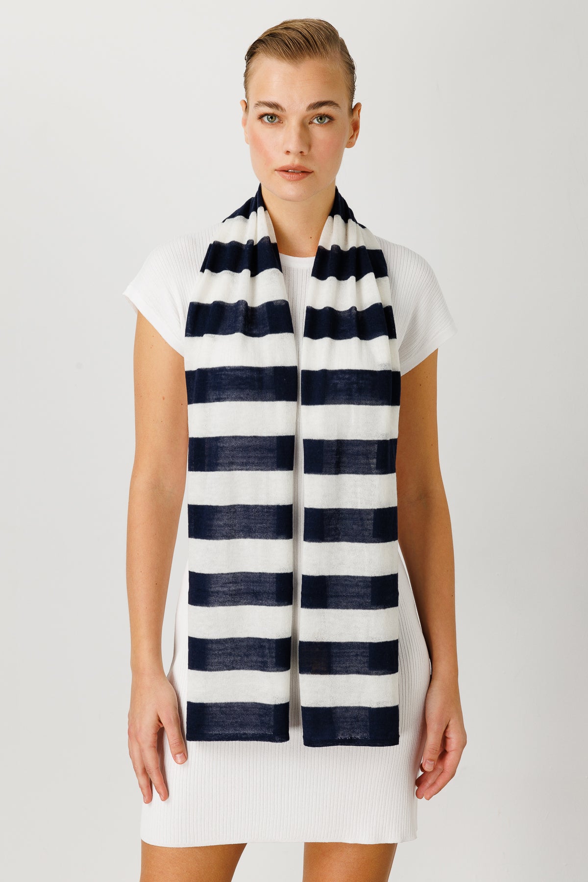 TROIA SCARF ECRU-NAVY