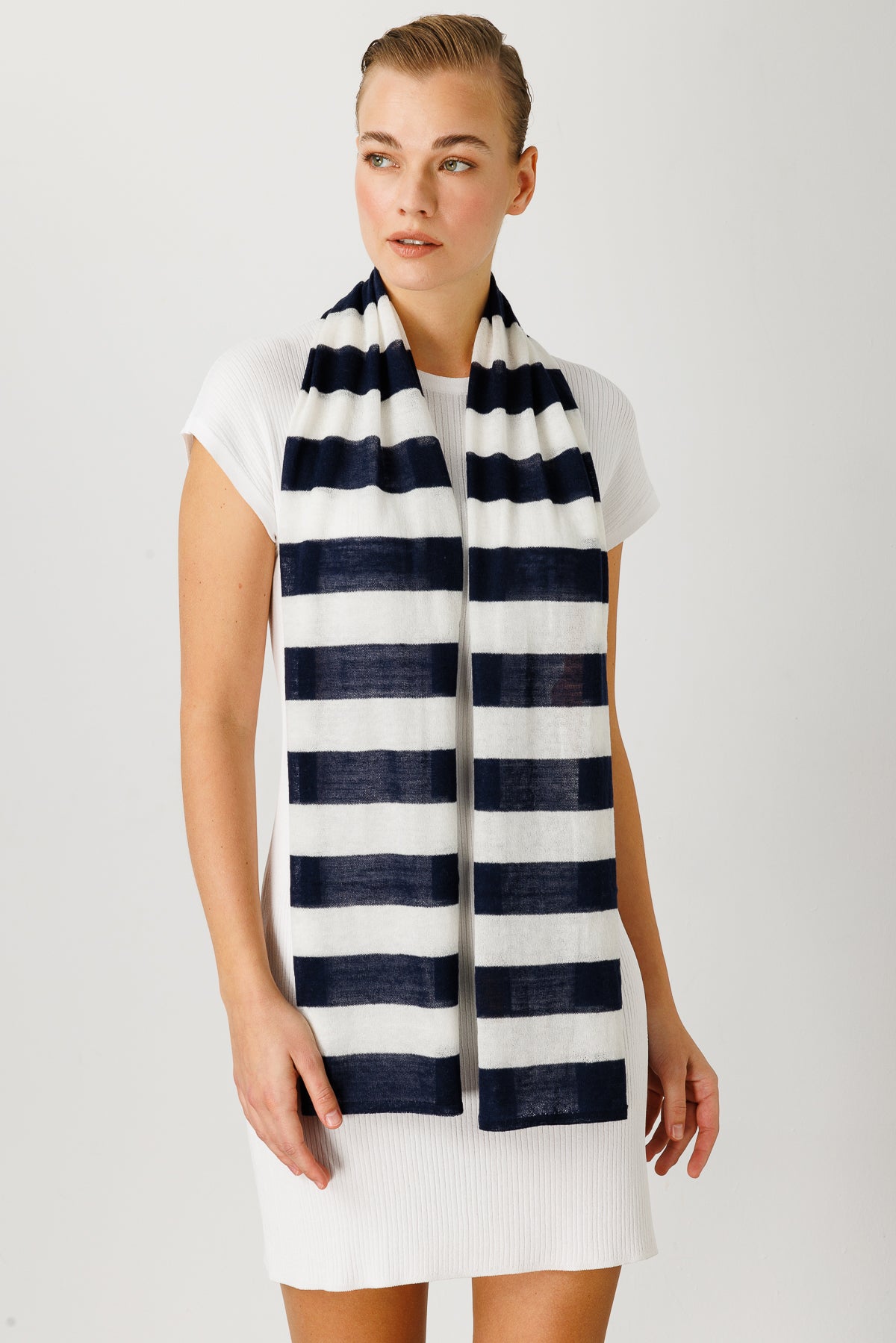 TROIA SCARF ECRU-NAVY