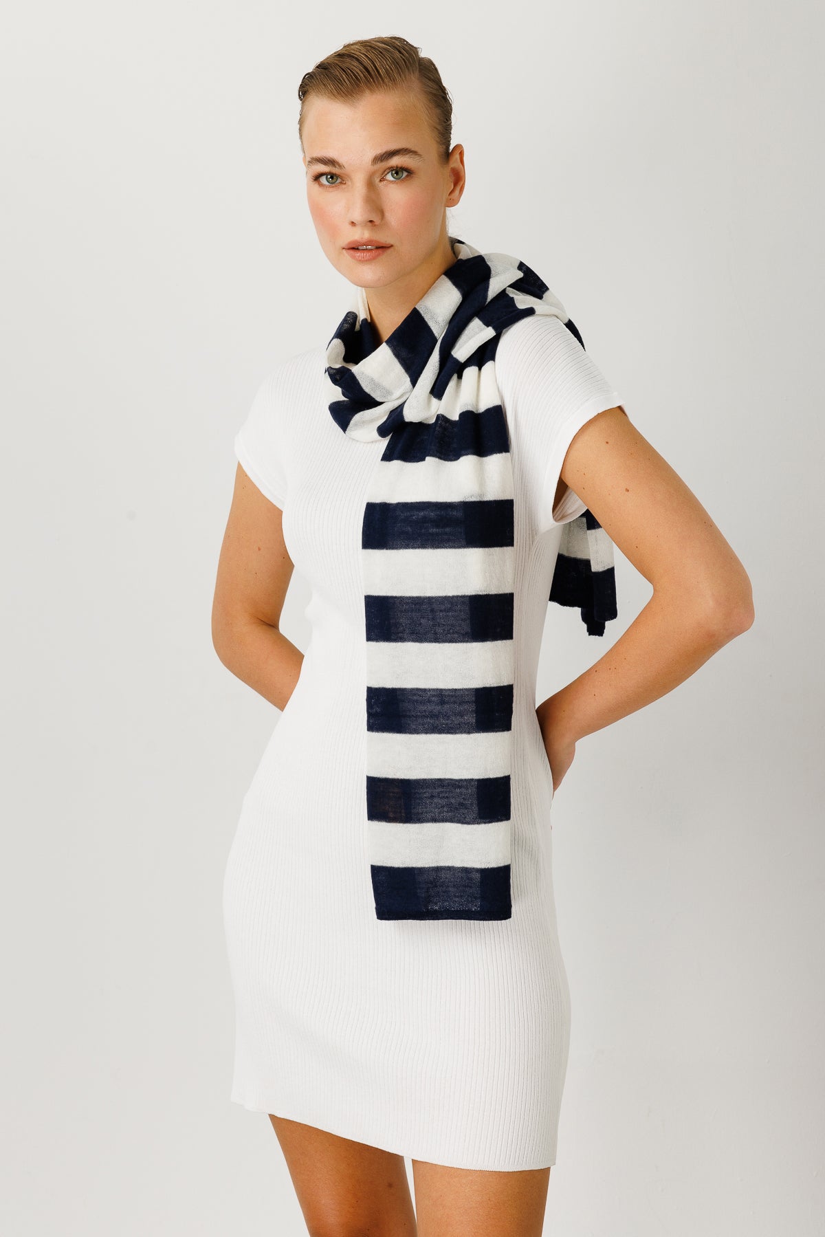 TROIA SCARF ECRU-NAVY