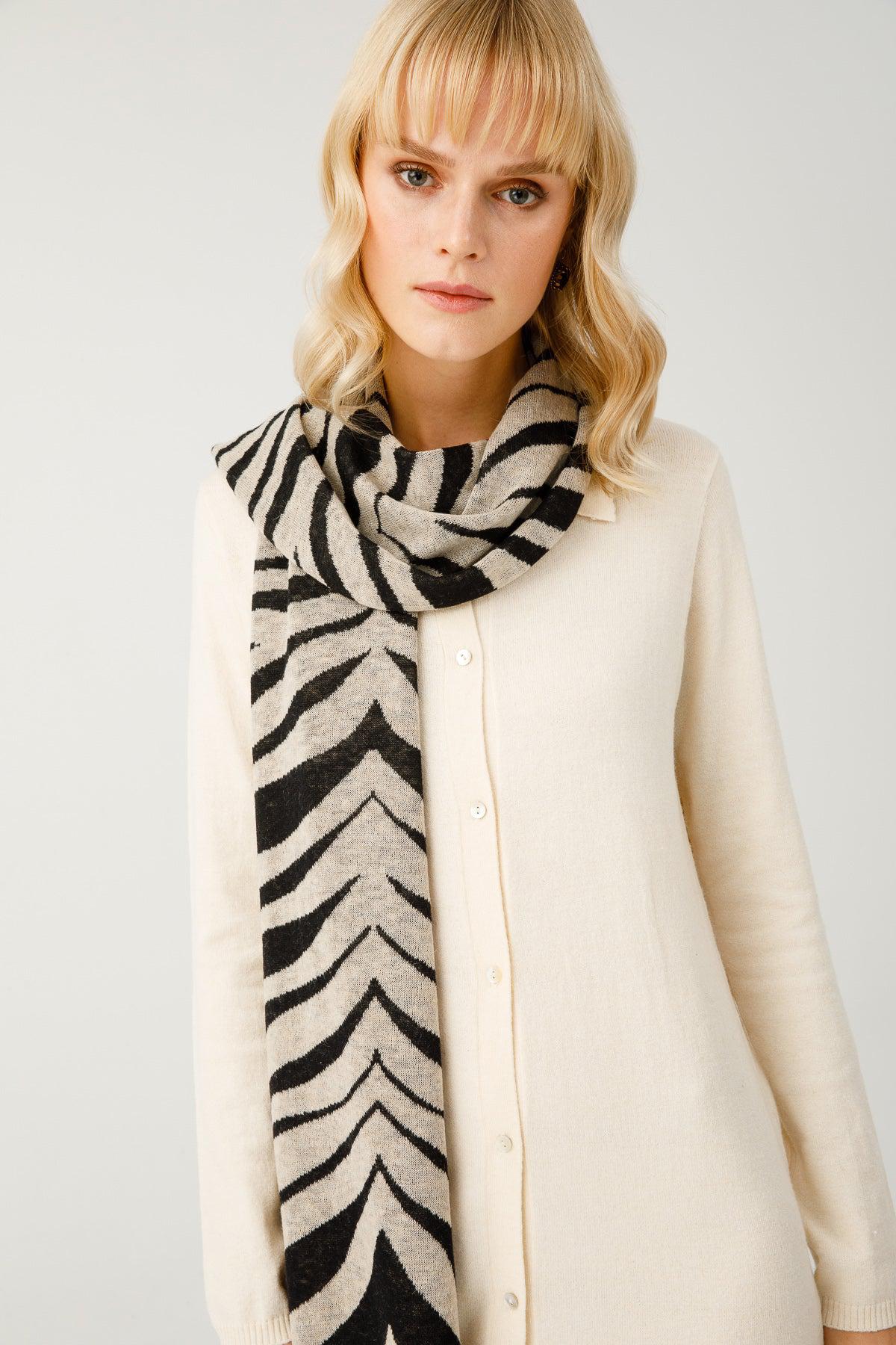 TIGER SHAWL BLACK-BEIGE