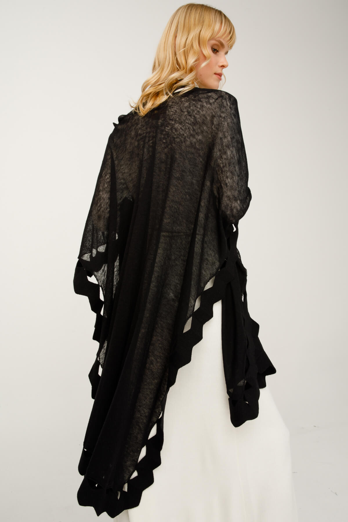 CARIA PONCHO BLACK